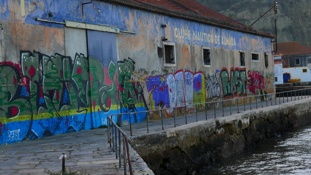 Grafitti sea wall